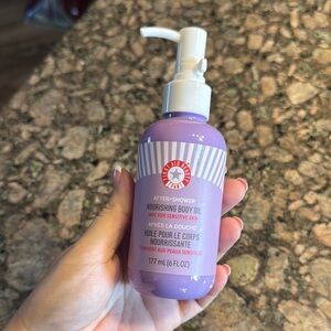 First Aid Beauty After-Shower Nourishing Body Oil - Purple